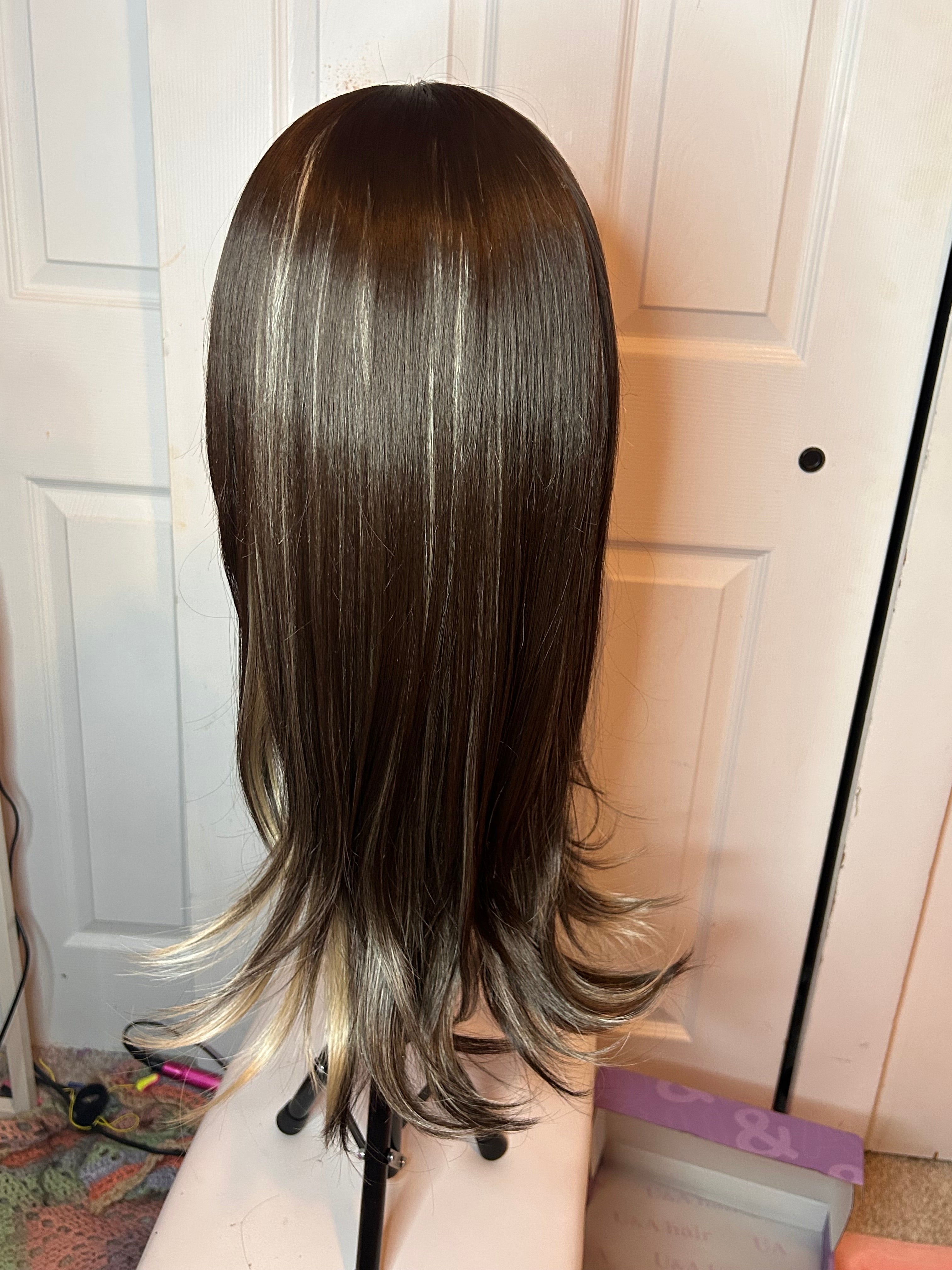 *brand new* 26 in synthetic brown/platinum glueless wig