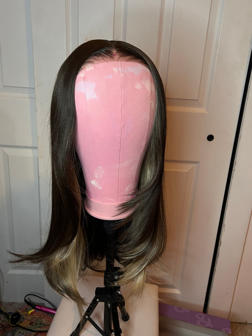 *brand new* 26 in synthetic brown/platinum glueless wig