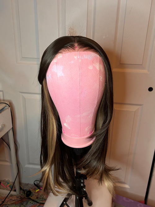 *brand new* 26 in synthetic brown/platinum glueless wig