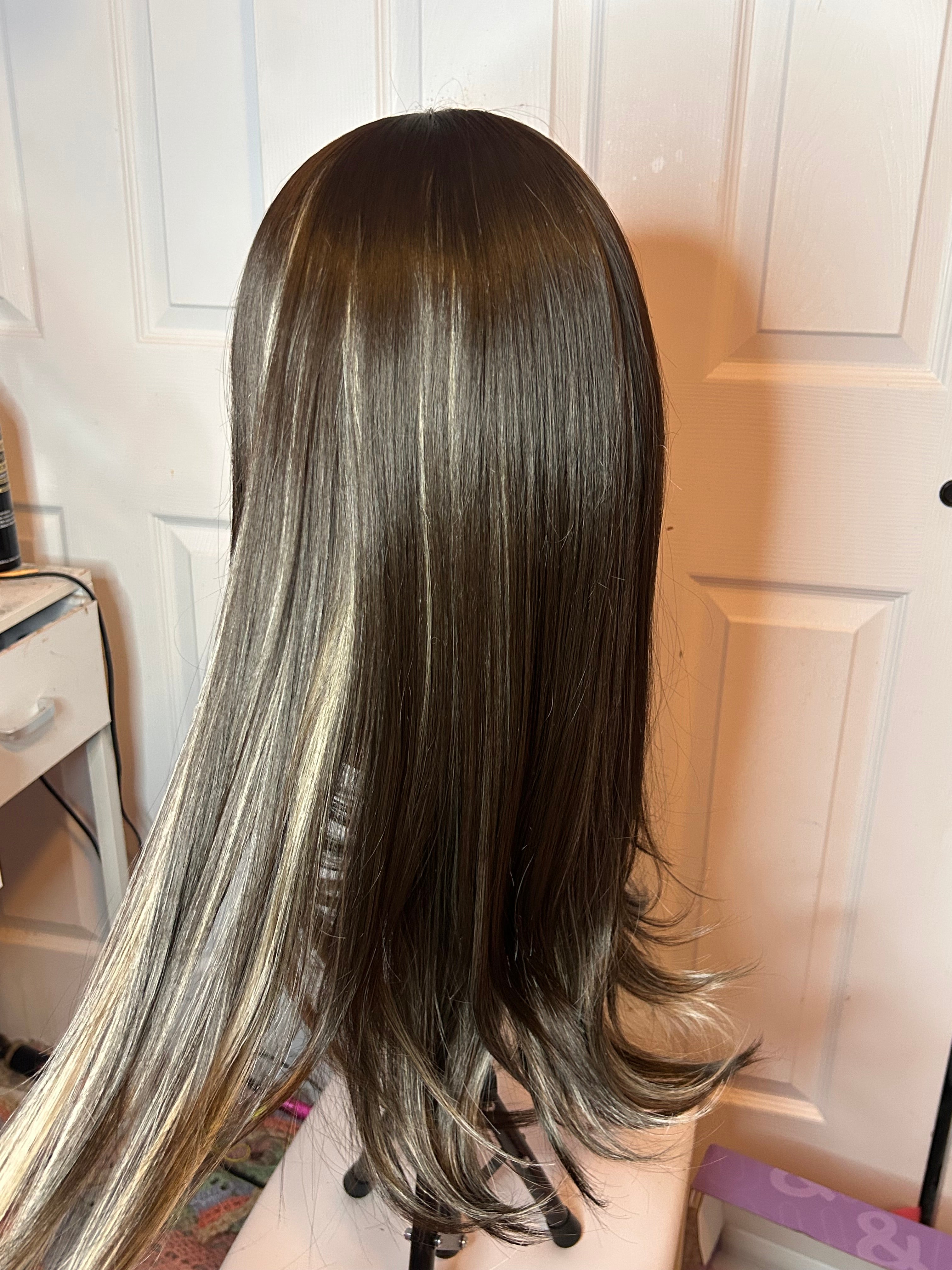 *brand new* 26 in synthetic brown/platinum glueless wig